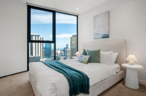 Gorgeous City Views 59th Floor 2BR with Pool & Gym